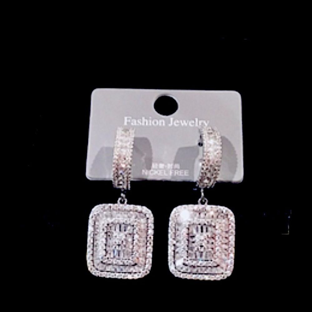 STATEMENT DIAMONDS HOOPS EARRINGS 
